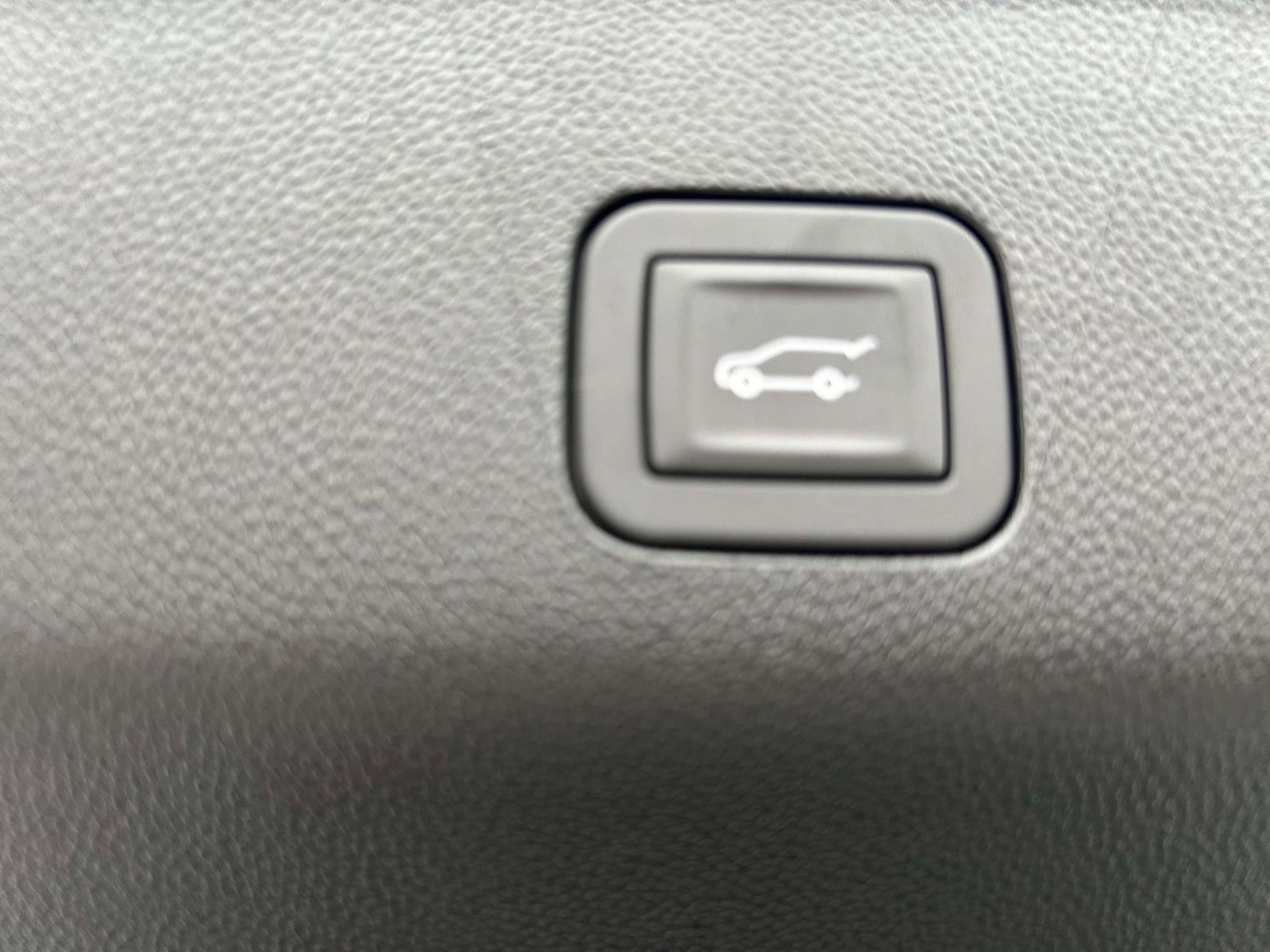 New 2026 Chevrolet Tahoe High Country image 18