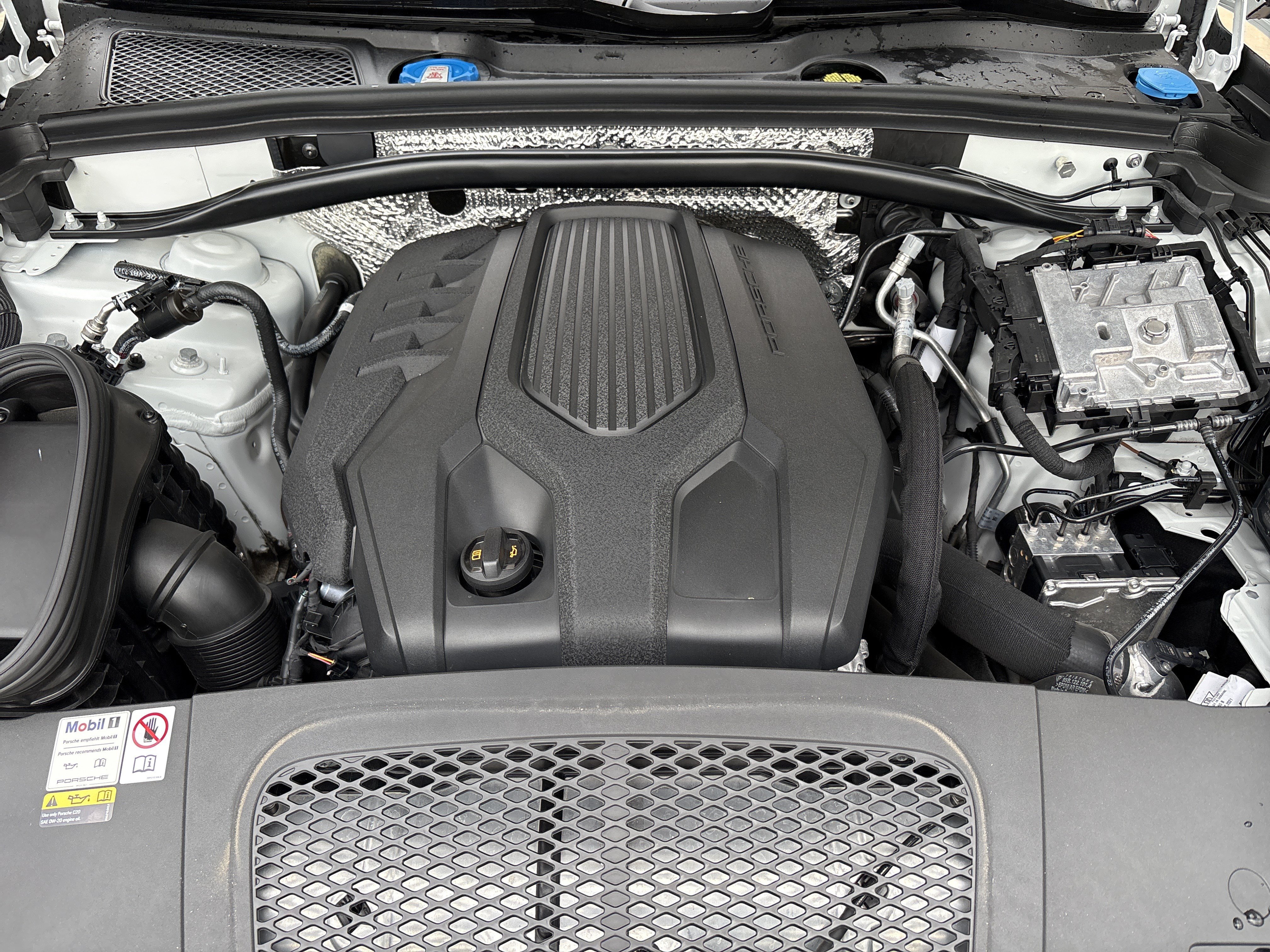 Used 2023 Porsche Macan AWD/4WD image 34
