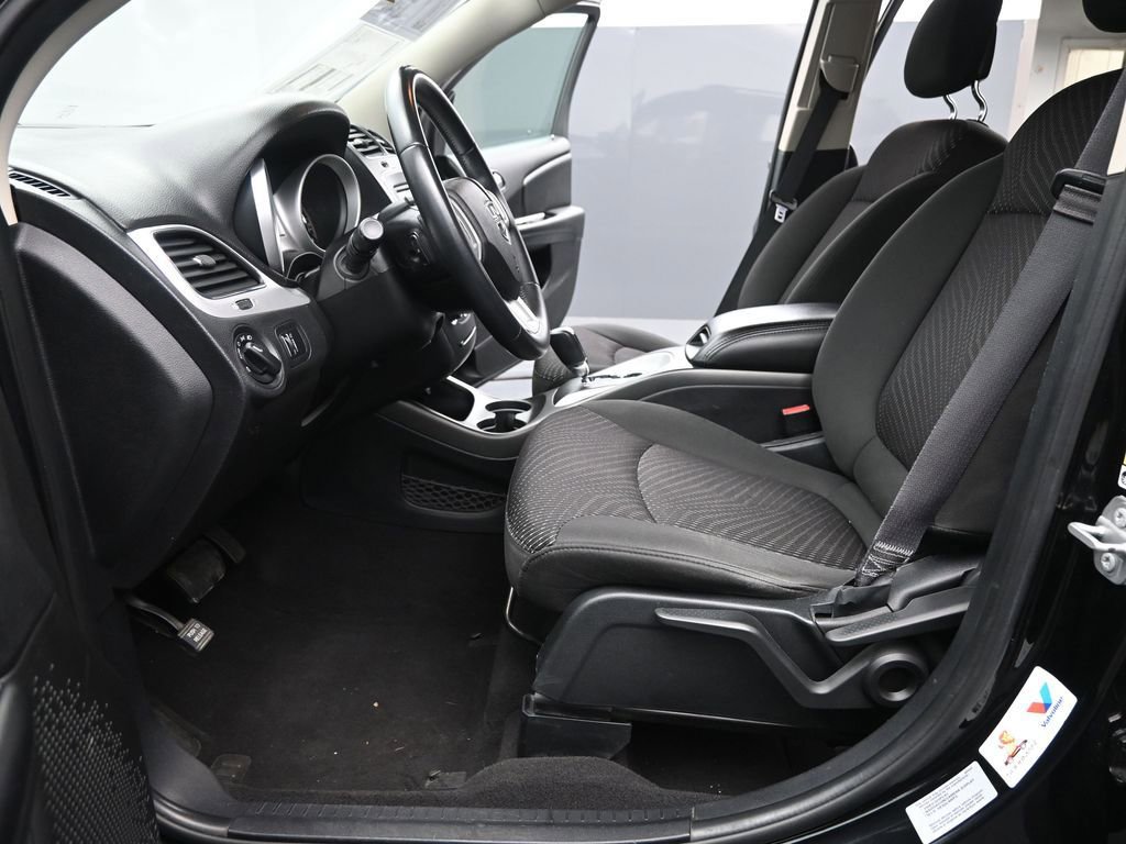 Used 2017 Dodge Journey SE w/ Flexible Seating Group image 10