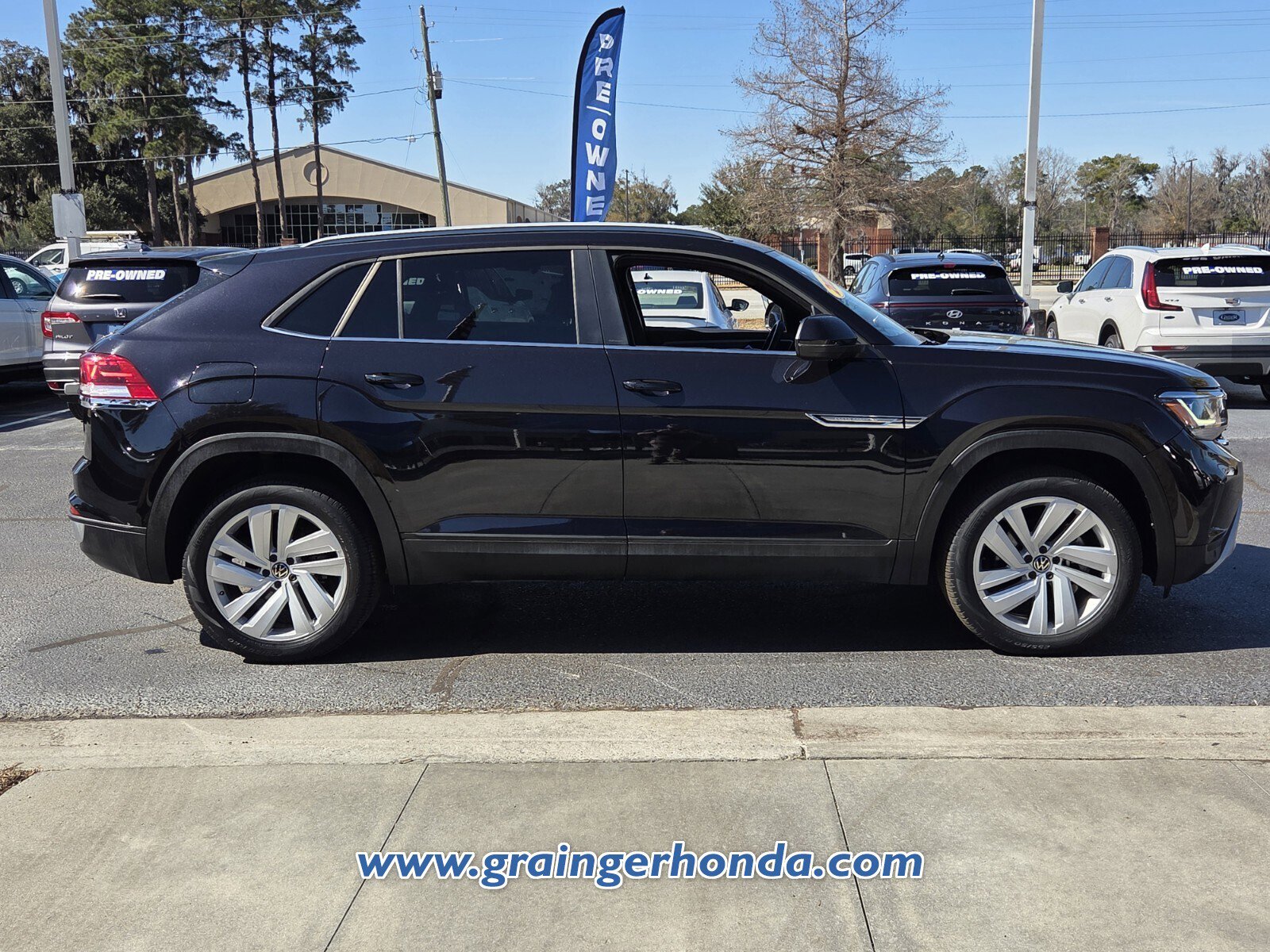 Used 2022 Volkswagen Atlas Cross Sport SE image 4