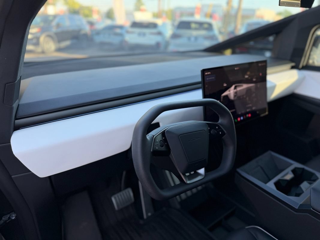 Used 2024 Tesla Cybertruck AWD Crew Cab image 49