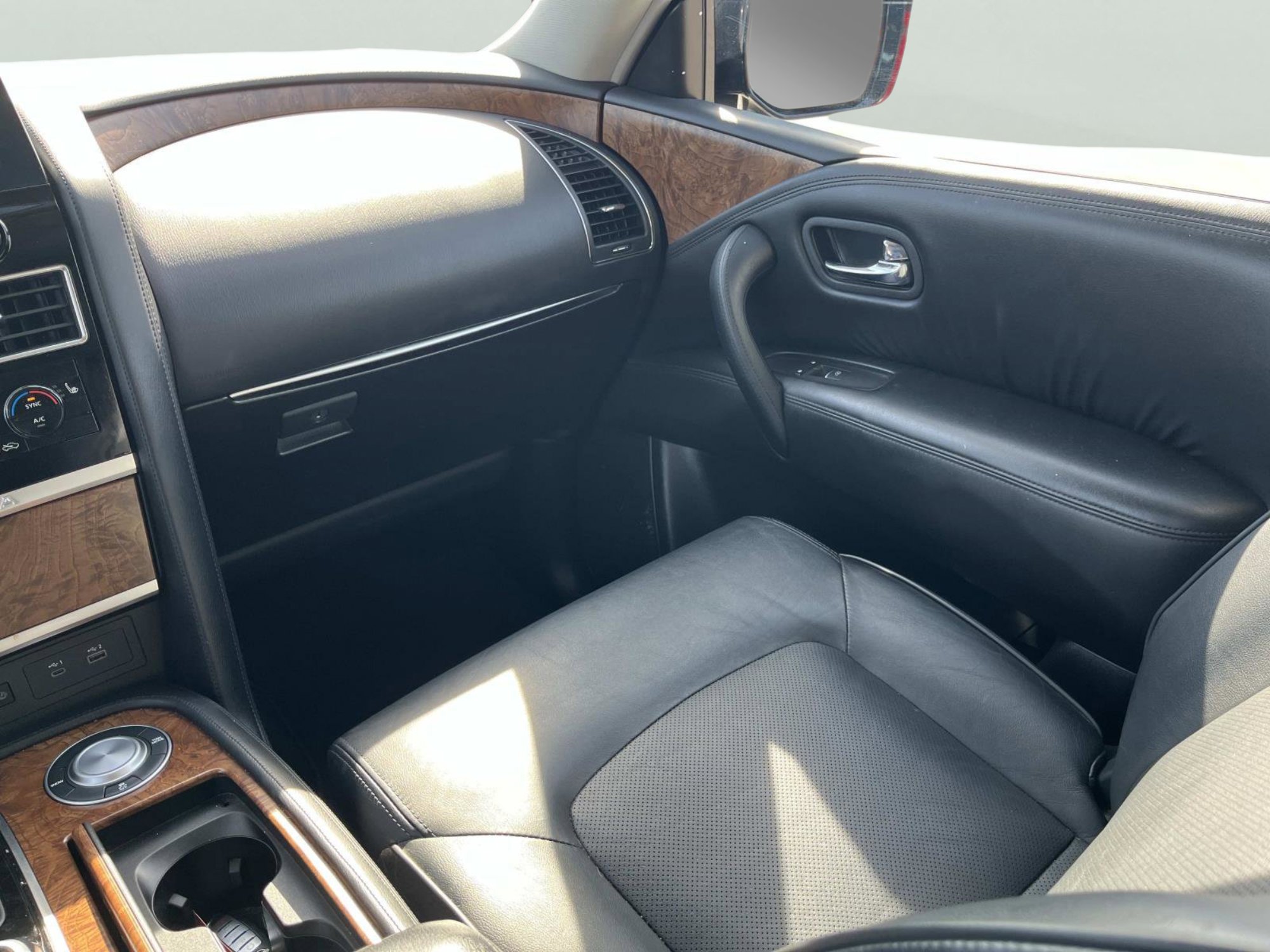 Used 2024 Nissan Armada SL w/ Captain's Chairs Package image 19