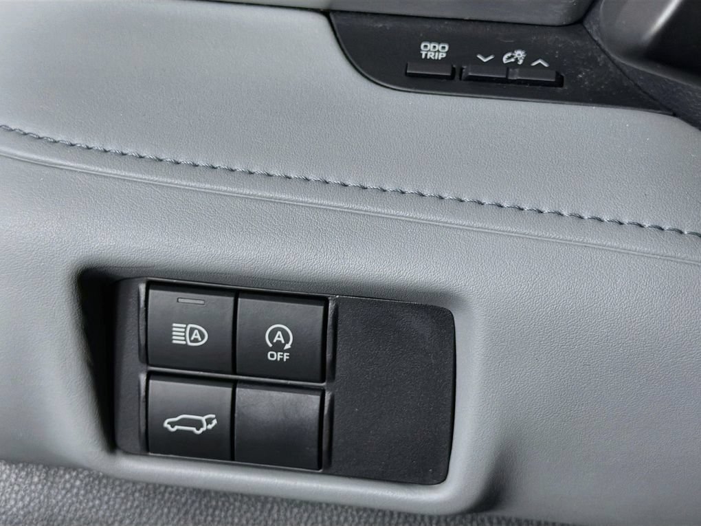 Used 2023 Toyota Highlander LE FWD image 15