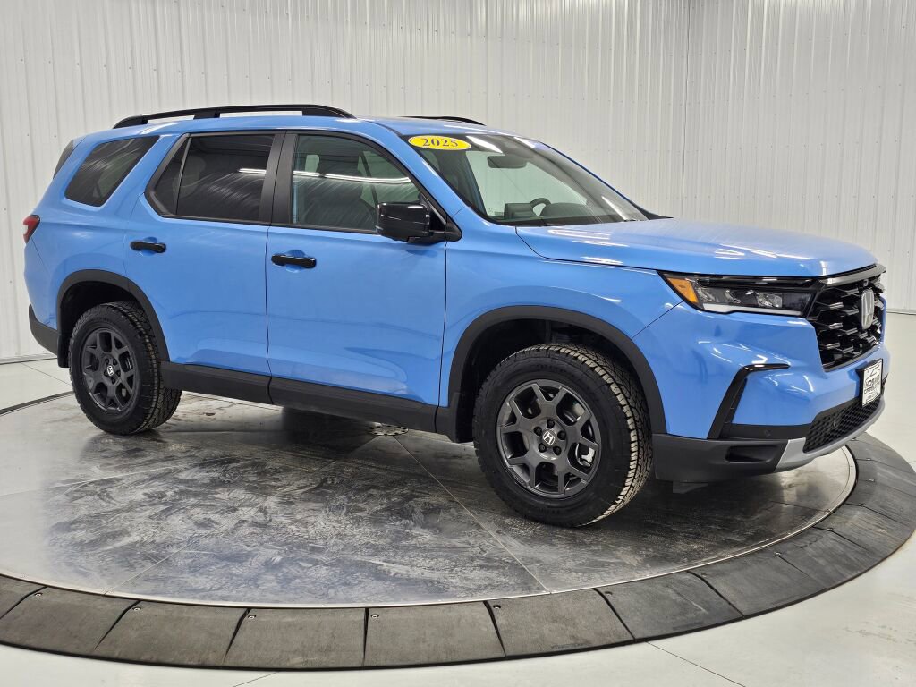 Used 2025 Honda Pilot TrailSport image 7