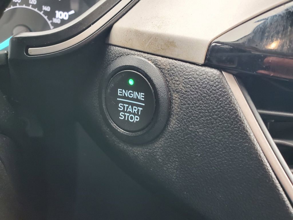 Used 2021 Ford Escape SE w/ SE Sport Appearance Package image 18