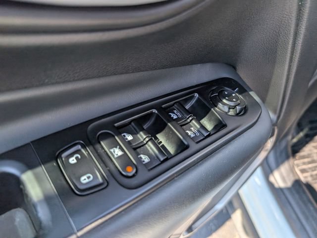 Used 2023 Jeep Renegade Latitude w/ Premium Group AWD/4WD image 15