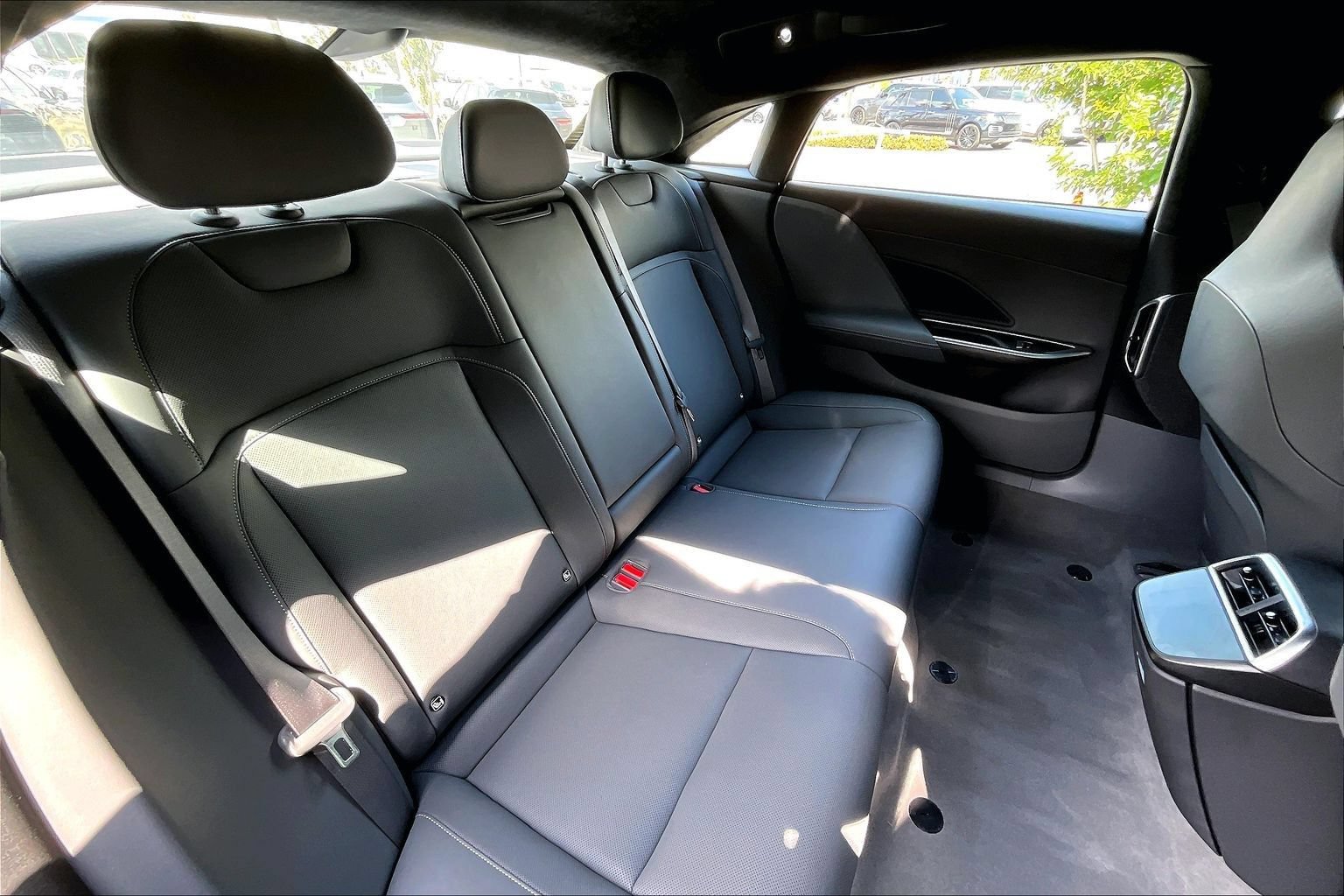 Used 2024 Lucid Air Touring AWD/4WD image 27