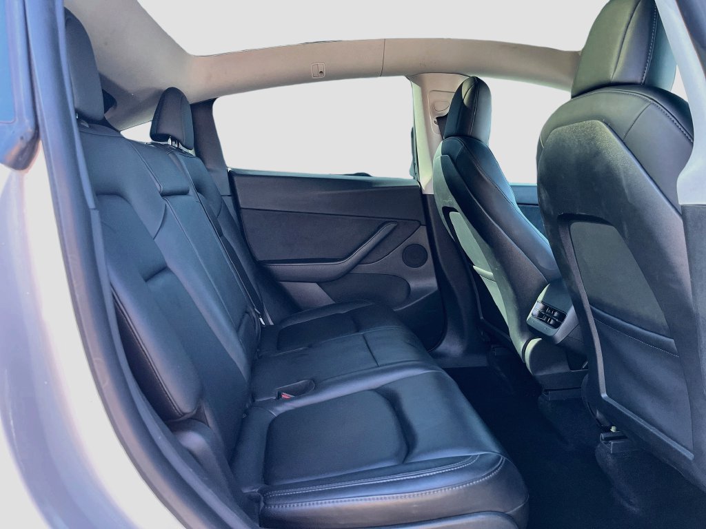 Used 2021 Tesla Model Y Long Range AWD/4WD image 29
