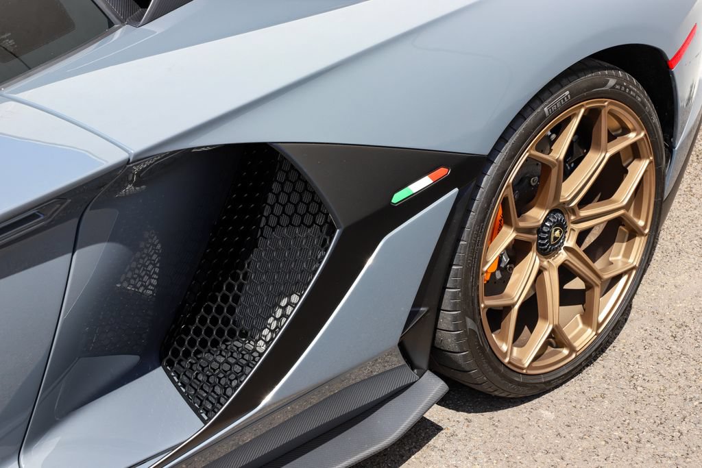 Used 2019 Lamborghini Aventador SVJ AWD/4WD image 49