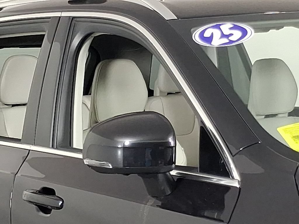 Certified 2025 Volvo XC90 B6 Plus w/ Protection Package Premier AWD/4WD image 8