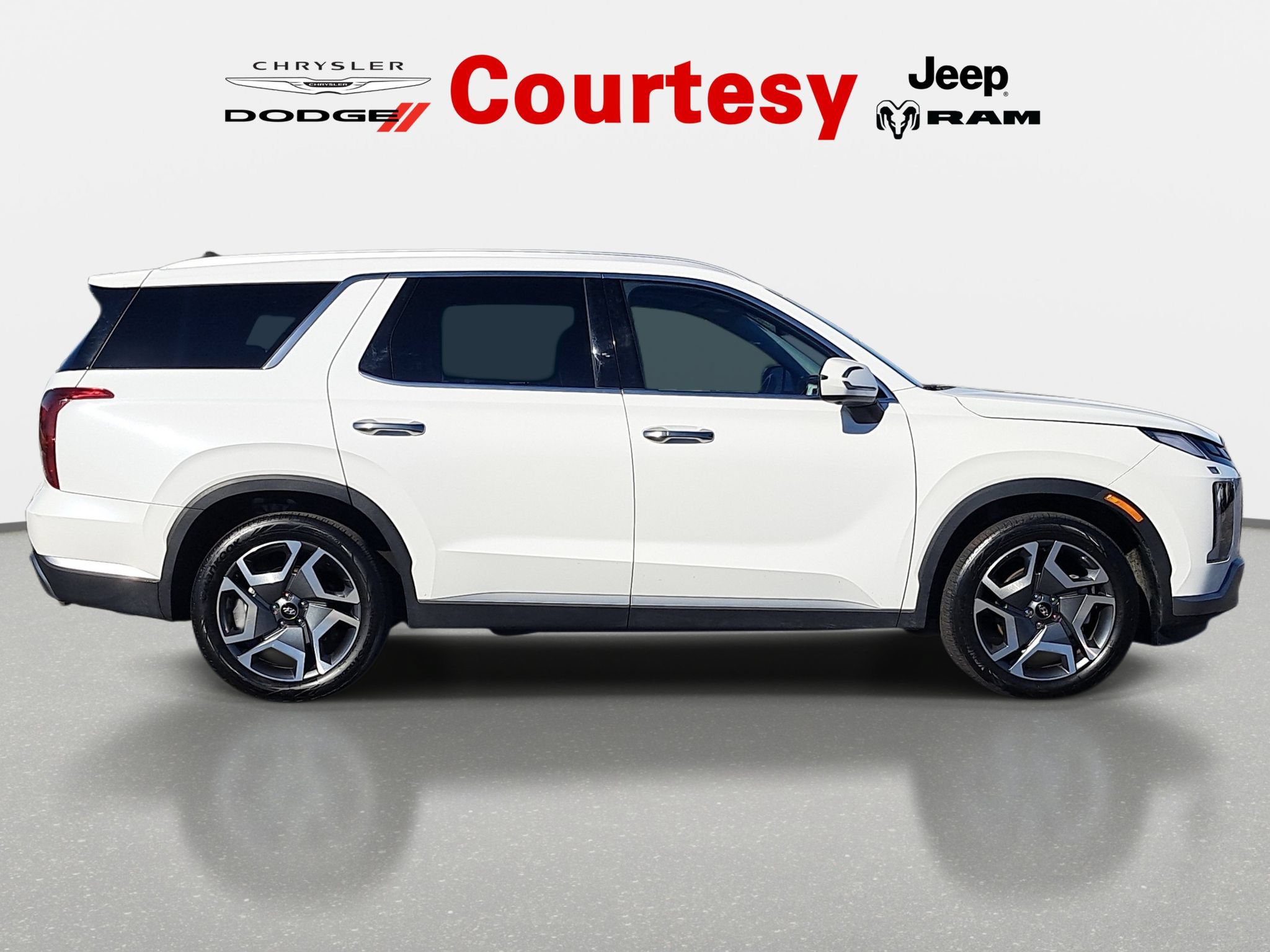 Used 2025 Hyundai Palisade SEL AWD/4WD image 3