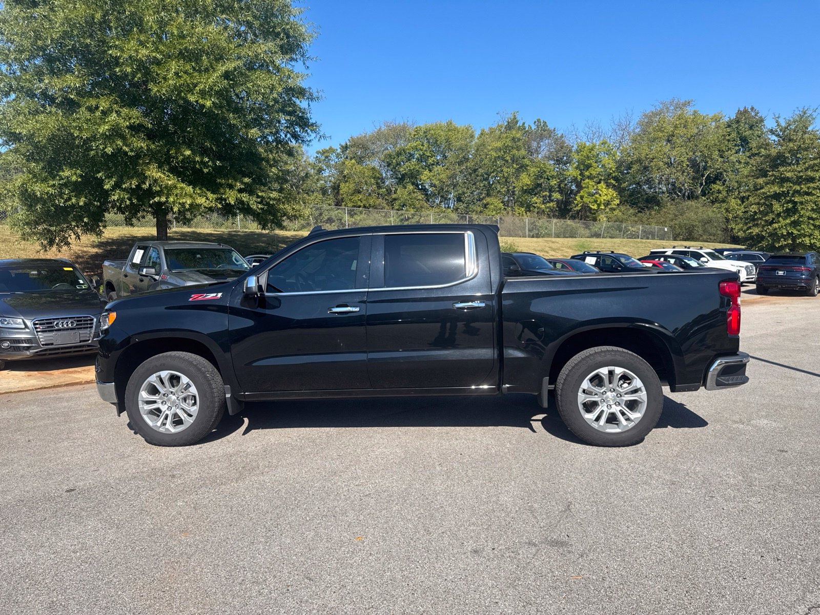 Used 2025 Chevrolet Silverado 1500 LTZ w/ LTZ Premium Package AWD/4WD image 9