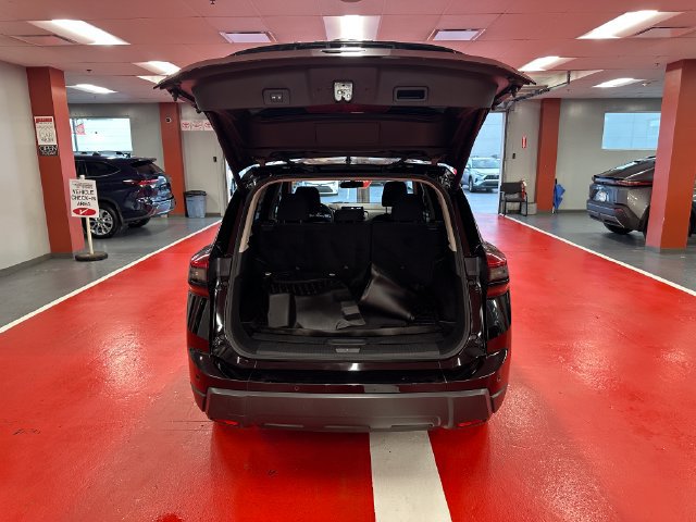 Used 2024 Nissan Rogue SV AWD/4WD image 26