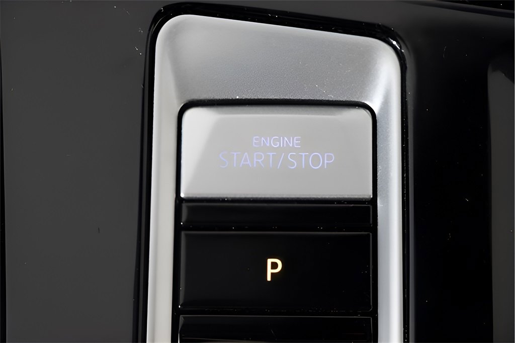 Used 2025 Volkswagen Atlas SE image 31