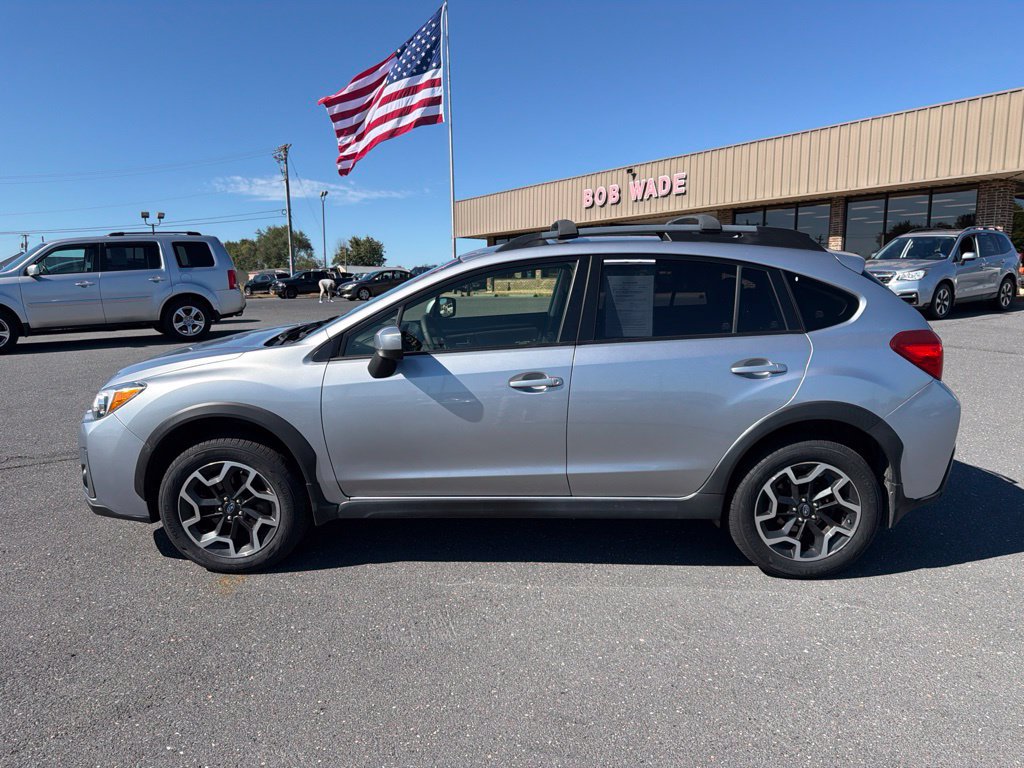 Used 2017 Subaru Crosstrek 2.0i Premium AWD/4WD image 2