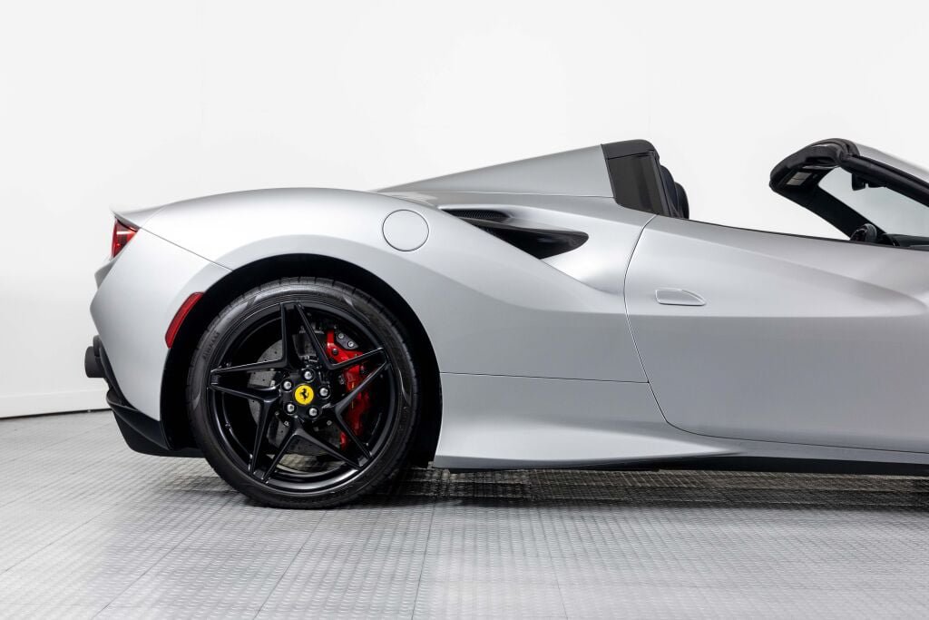 Used 2022 Ferrari F8 Tributo RWD image 21