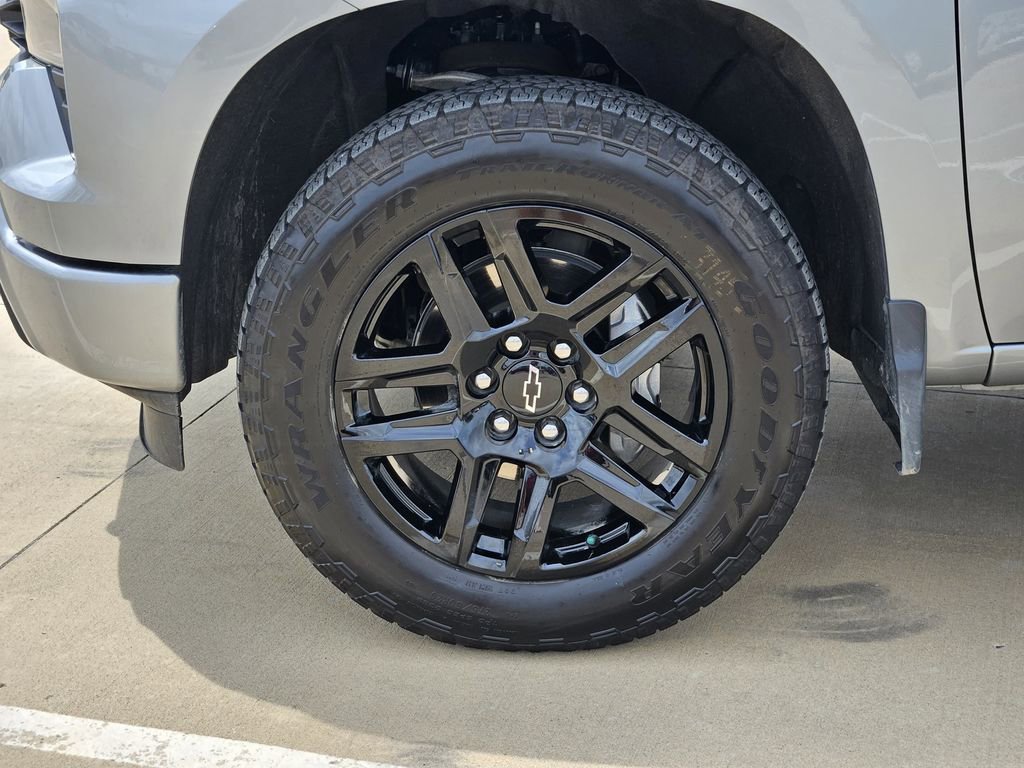 Used 2025 Chevrolet Silverado 1500 Custom AWD/4WD image 16