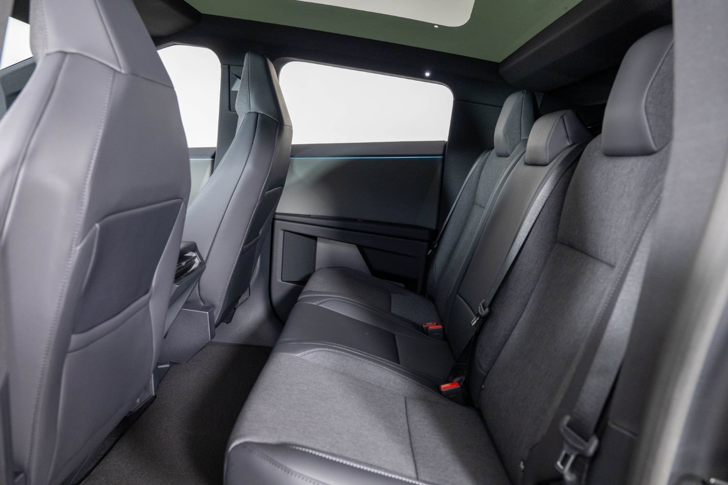 Used 2026 Tesla Cybertruck AWD Crew Cab image 18