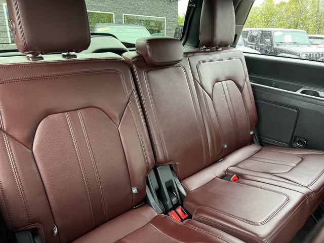 Used 2023 Ford Expedition Limited AWD/4WD image 14