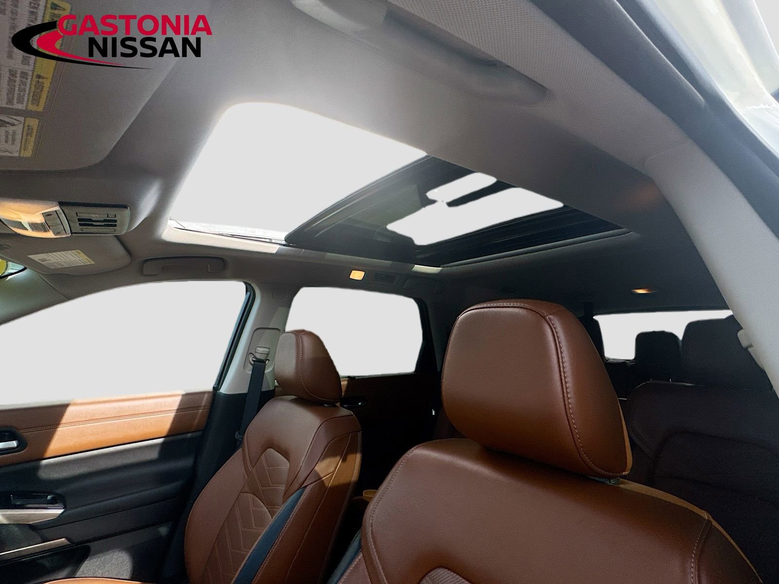 Used 2024 Nissan Pathfinder Platinum image 29