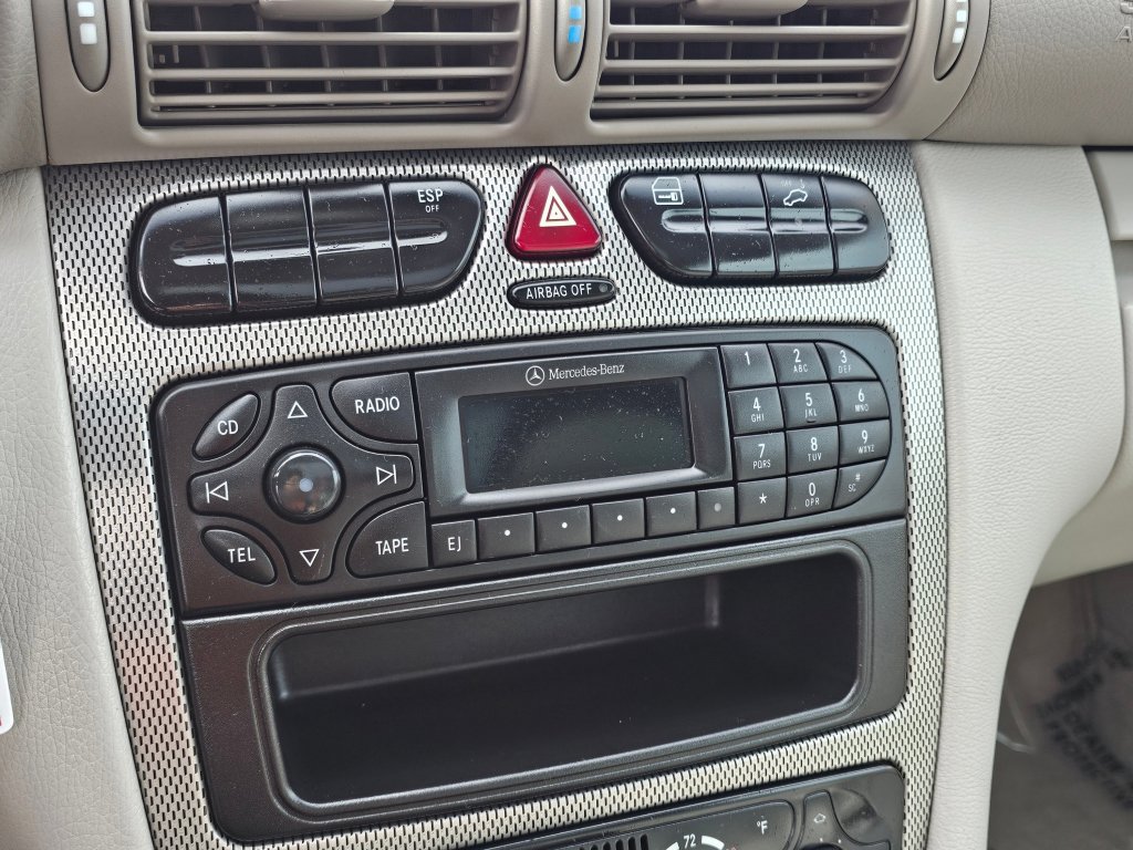 Used 2002 Mercedes-Benz C 230 Coupe w/ C2 Opt Pkg image 8