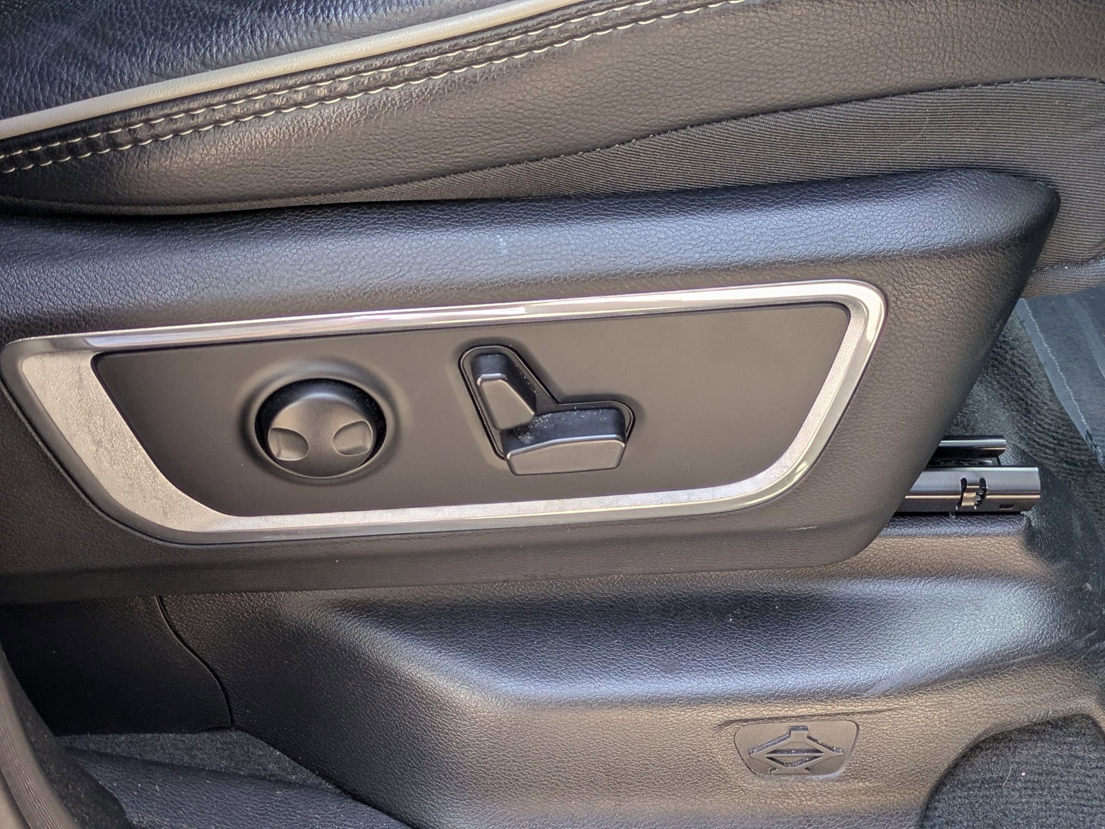 Used 2022 RAM 1500 Laramie w/ Sport Appearance Package AWD/4WD image 39