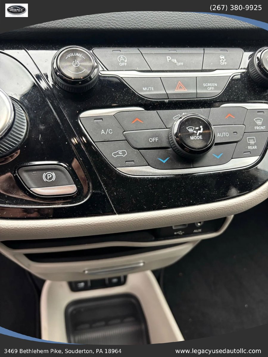 Used 2018 Chrysler Pacifica Touring Plus w/ Tire & Wheel Group image 52