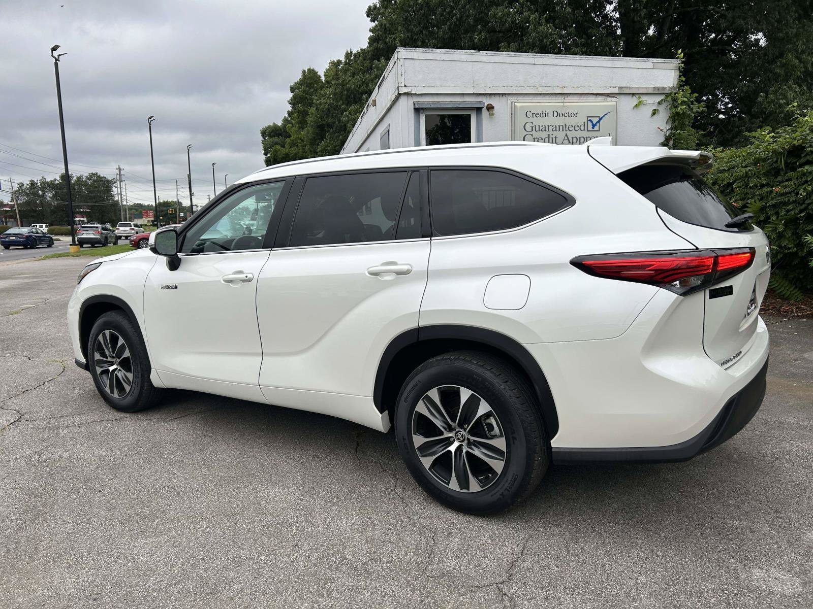 Used 2020 Toyota Highlander XLE FWD image 7