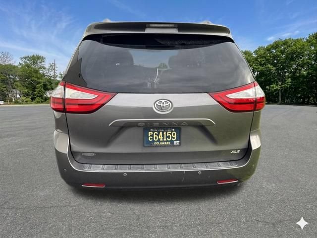 Used 2017 Toyota Sienna XLE FWD image 7