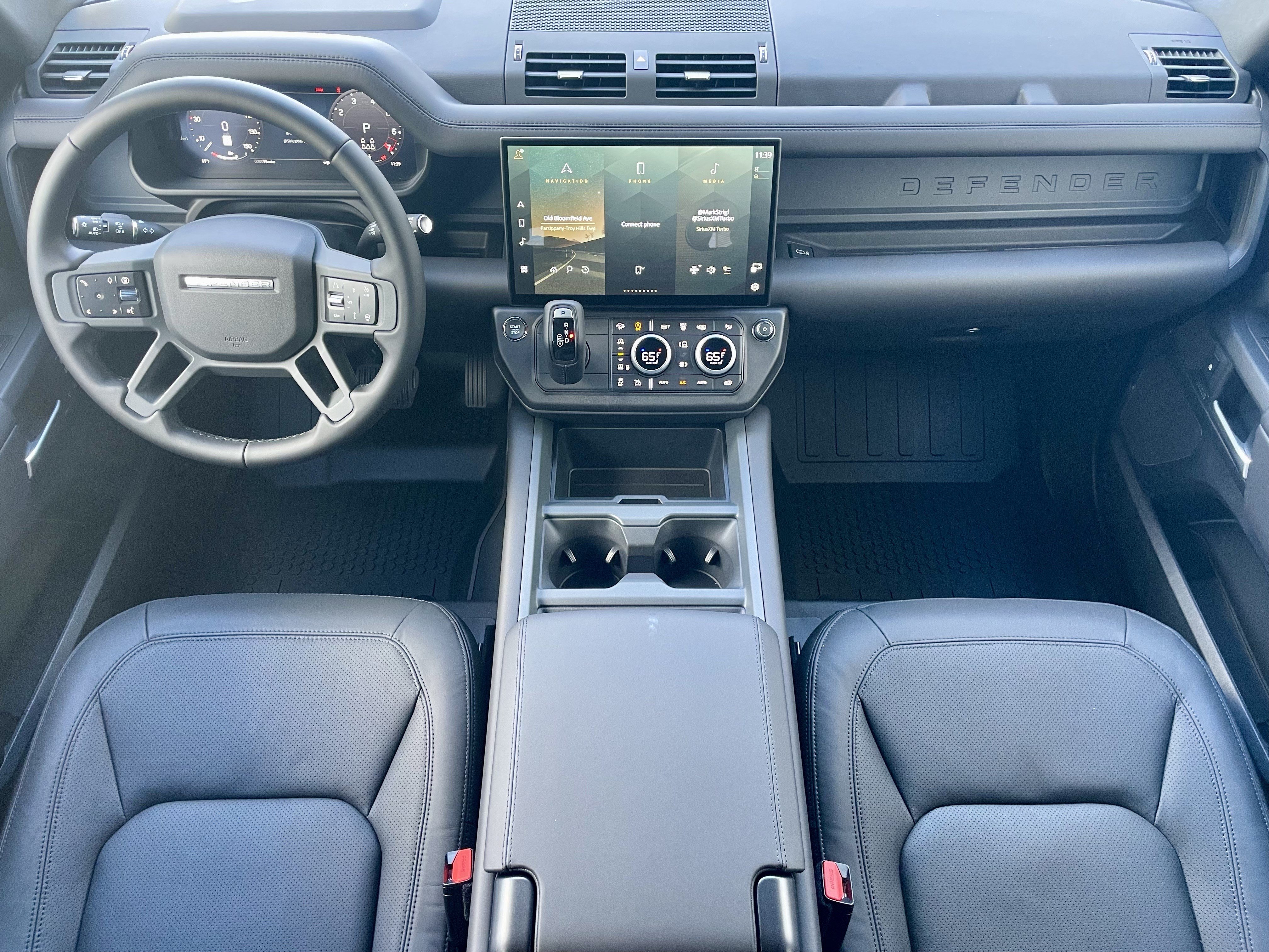 New 2026 Land Rover Defender 130 X-Dynamic SE AWD/4WD image 16
