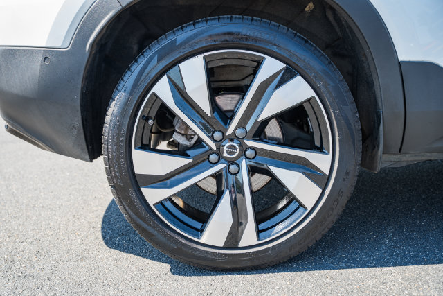 Certified 2024 Volvo XC40 B5 Plus w/ Climate Package AWD/4WD image 18