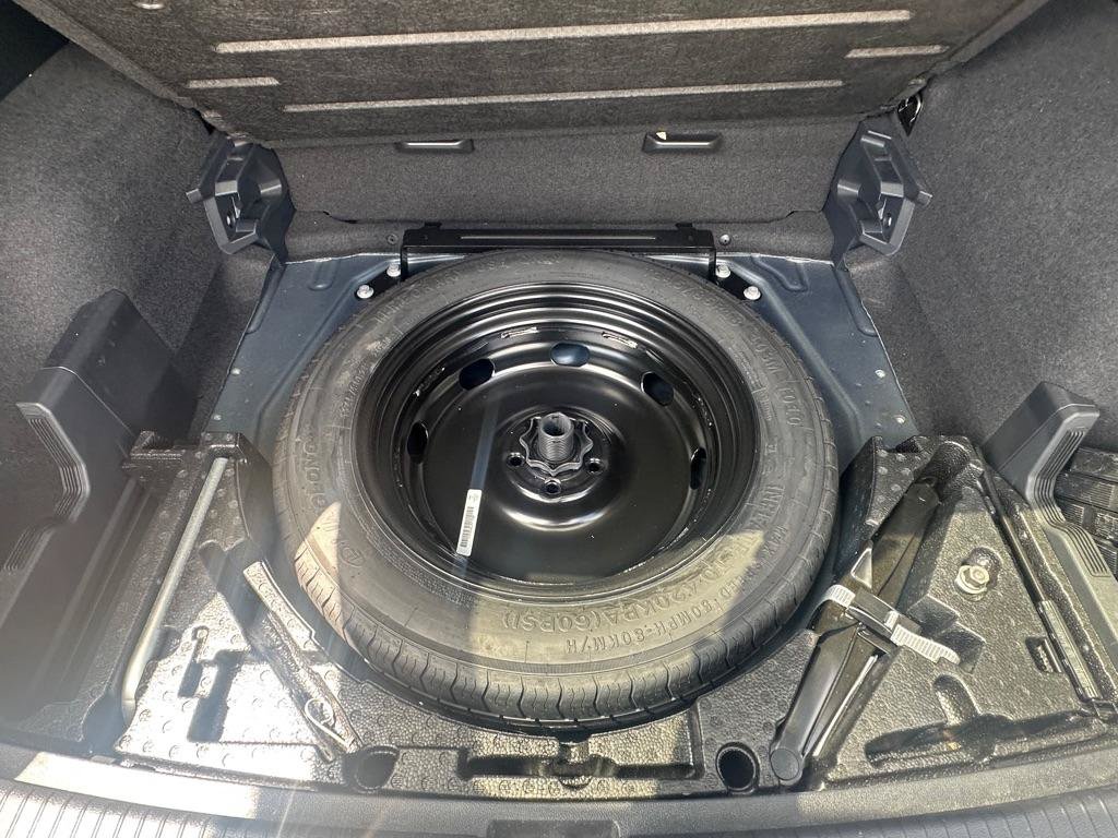 Used 2022 Volkswagen Tiguan SE AWD/4WD image 12