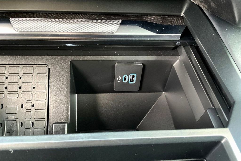 Used 2025 Ford F350 Platinum w/ FX4 Off-Road Package image 26