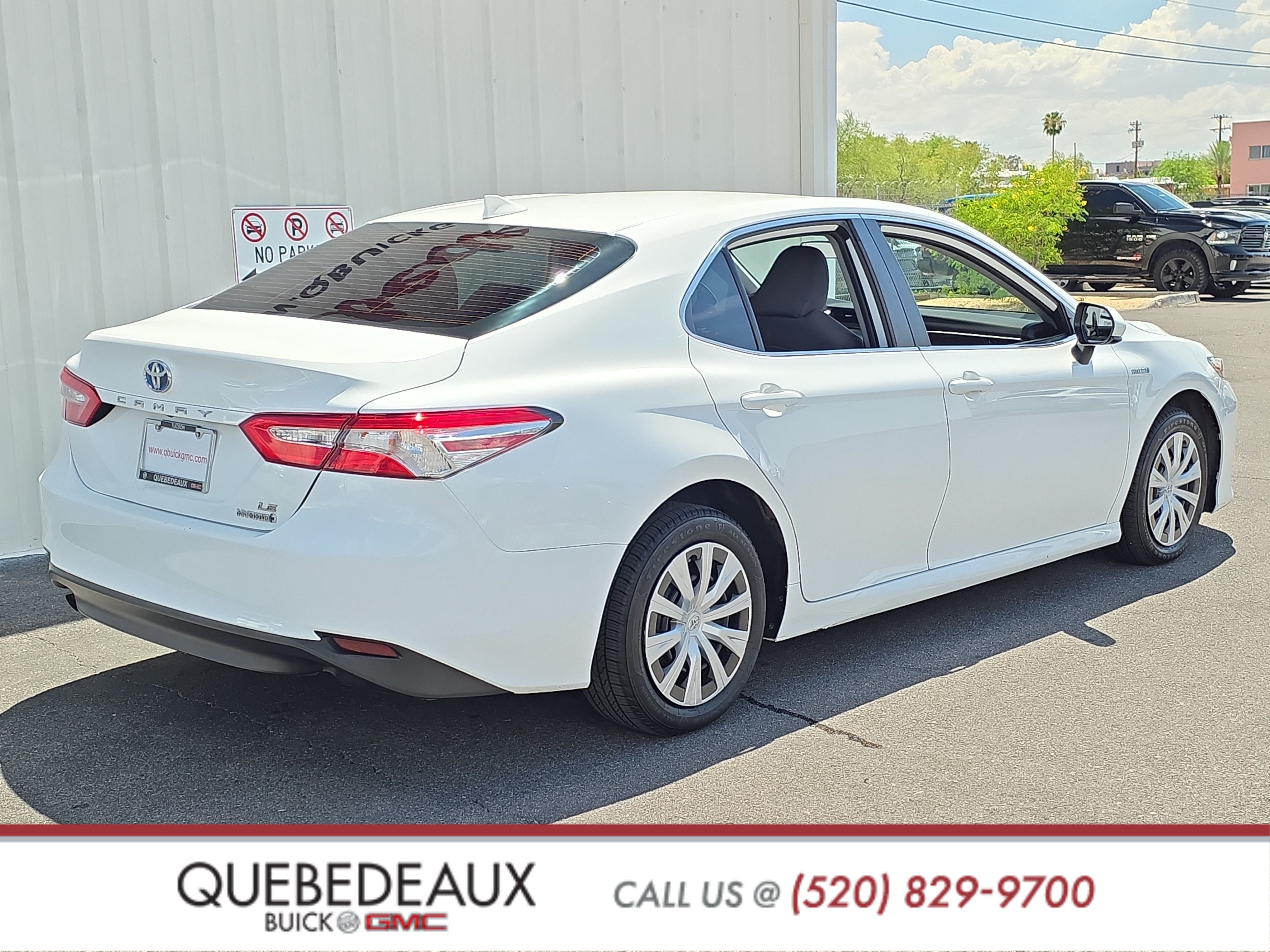 Used 2020 Toyota Camry LE FWD image 7