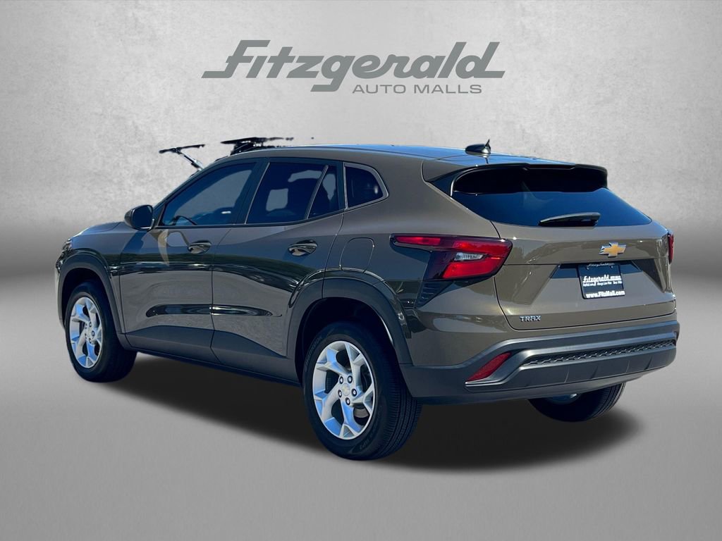 Used 2024 Chevrolet Trax LS w/ LS Convenience Package FWD image 11