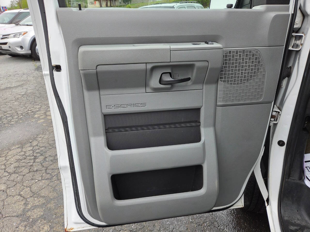 Used 2012 Ford E-350 and Econoline 350 XLT RWD image 11