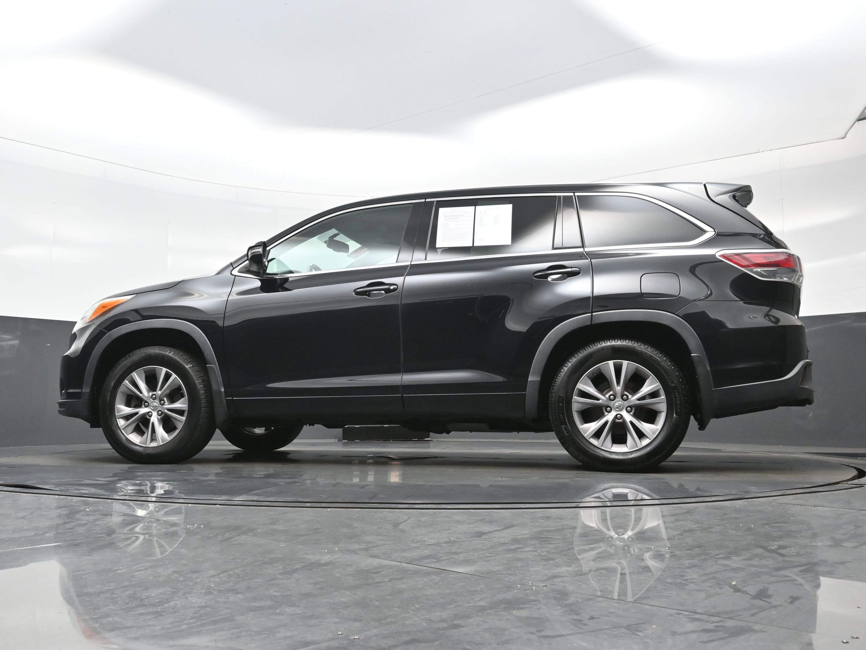 Used 2014 Toyota Highlander Plus AWD/4WD image 28