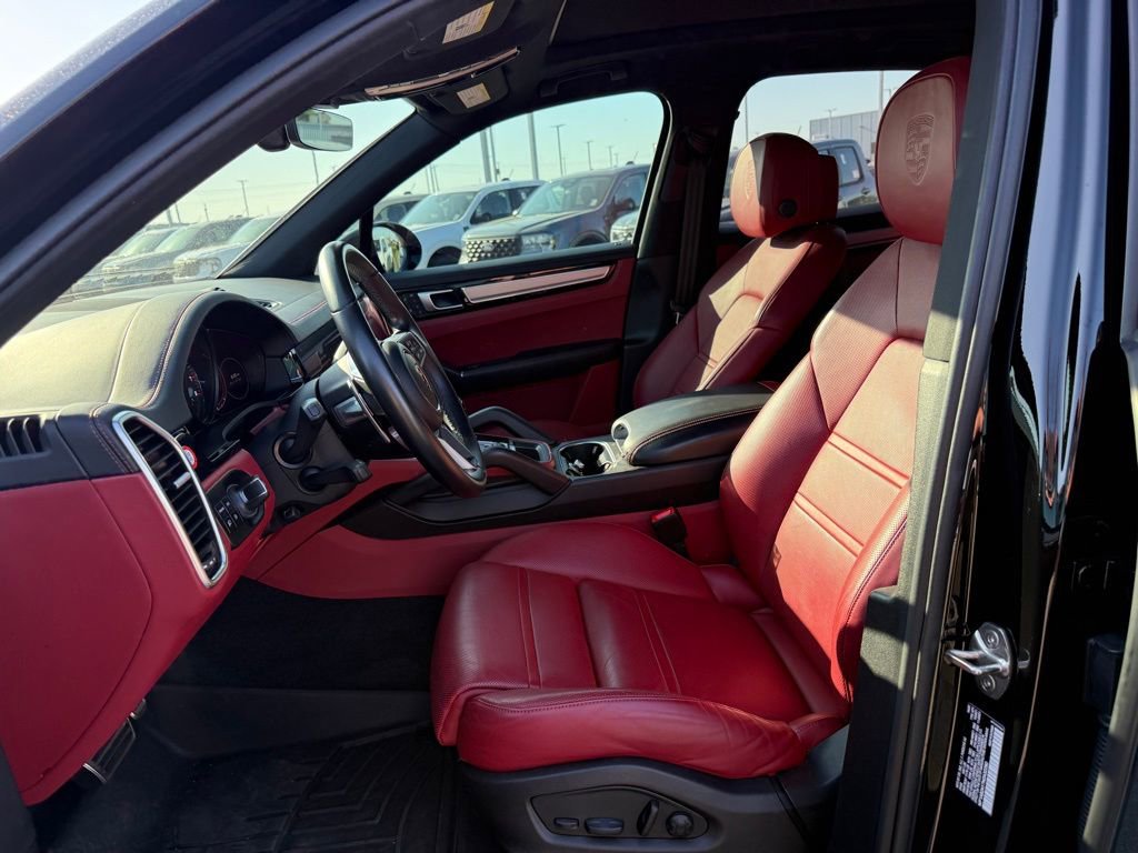 Used 2022 Porsche Cayenne S image 5