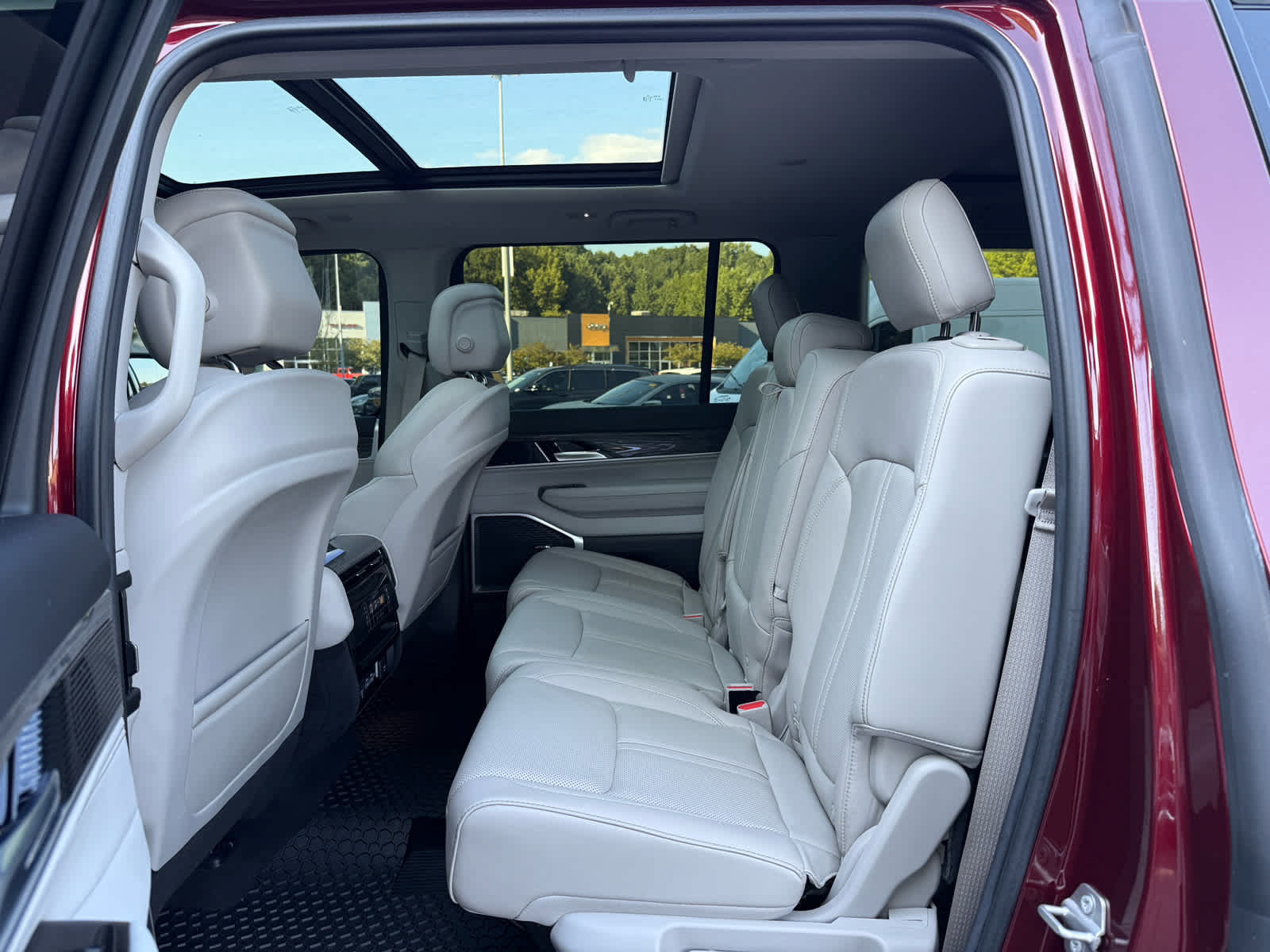 Used 2022 Jeep Wagoneer Series II w/ Premium Group I AWD/4WD image 25