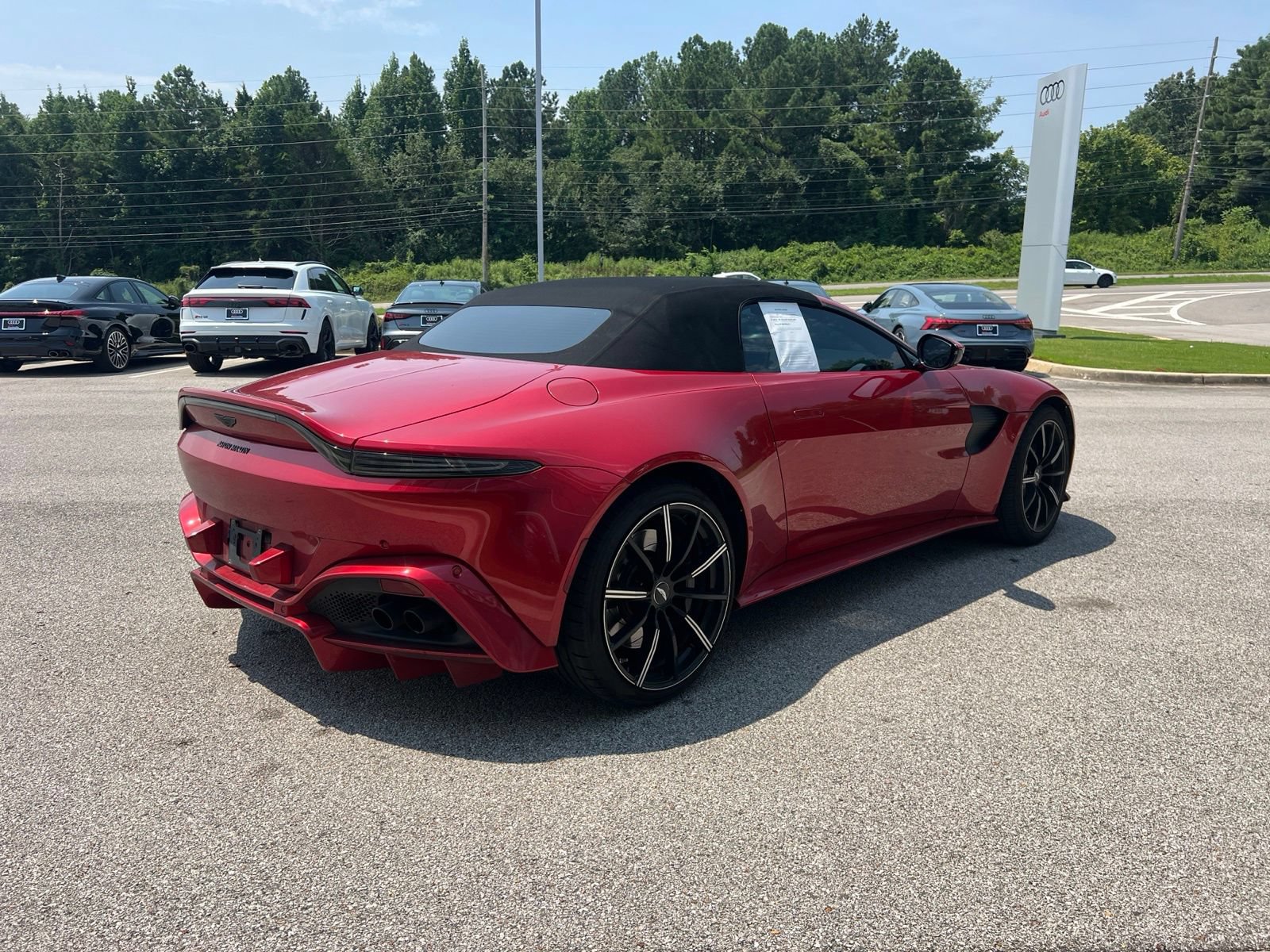 Used 2021 Aston Martin V8 Vantage Roadster RWD image 5