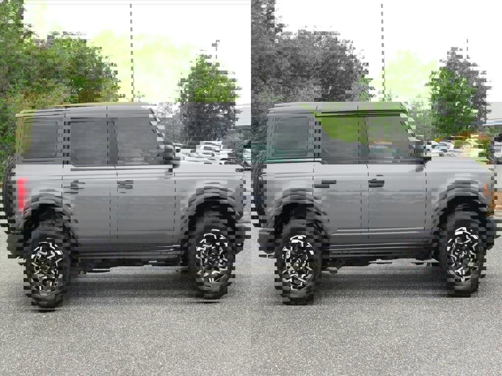 Used 2022 Ford Bronco 4-Door AWD/4WD image 2