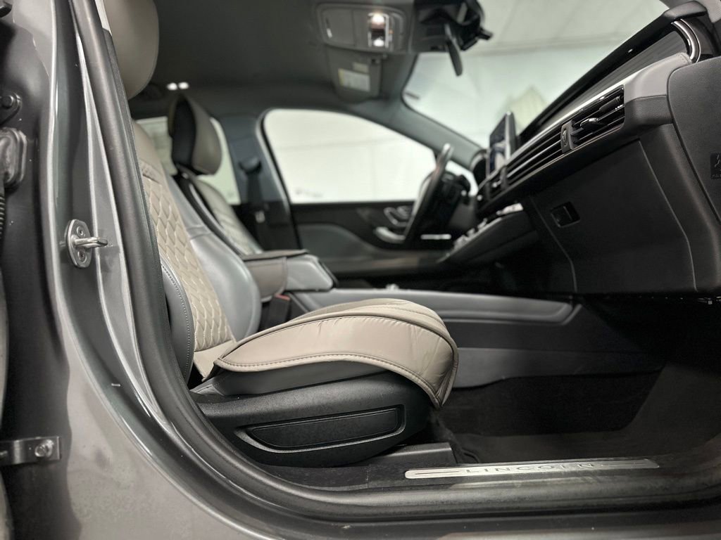 Used 2022 Lincoln Corsair FWD image 23