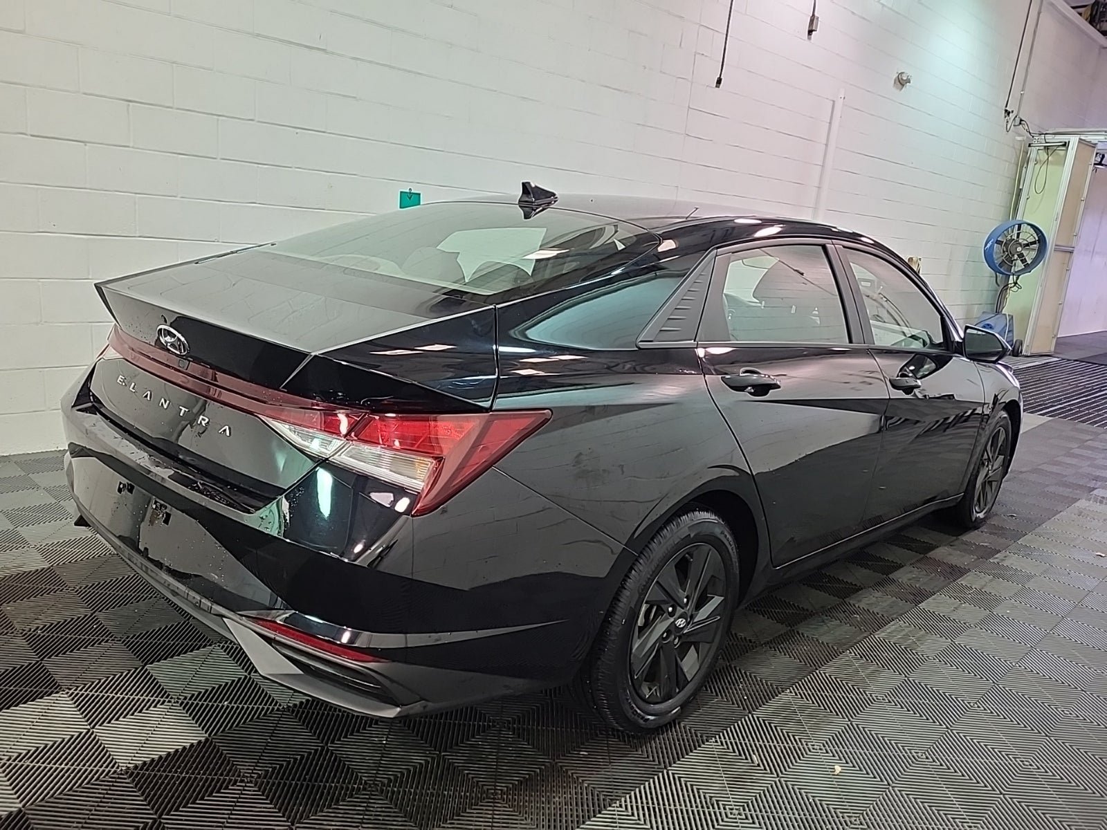 Used 2021 Hyundai Elantra SEL w/ Convenience Package FWD image 6