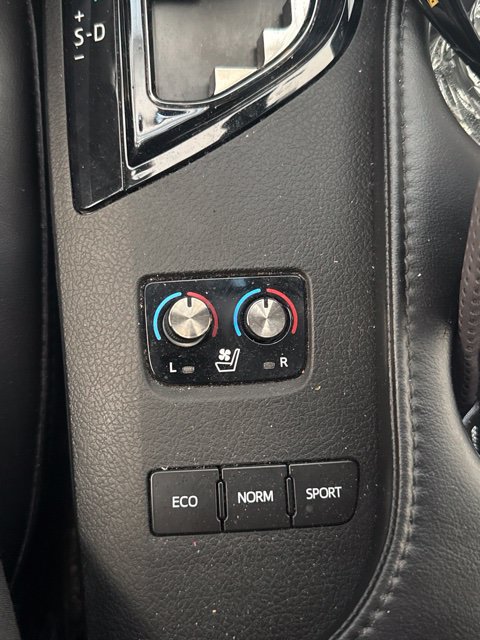 Certified 2018 Toyota Avalon Limited FWD image 18