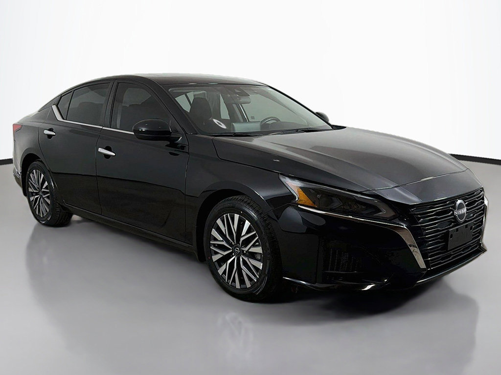 Used 2024 Nissan Altima 2.5 SV w/ SV Premium Package FWD image 2