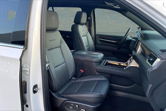 Used 2021 GMC Yukon Denali w/ Denali Premium Package image 30