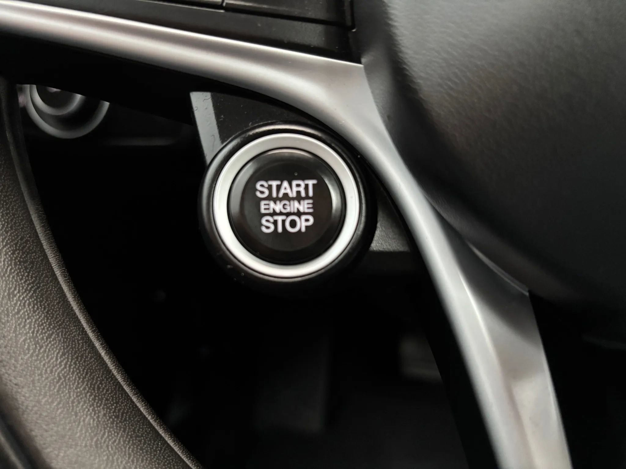 Used 2017 Alfa Romeo Giulia Ti w/ TI Lusso Light Wood Package AWD/4WD image 17