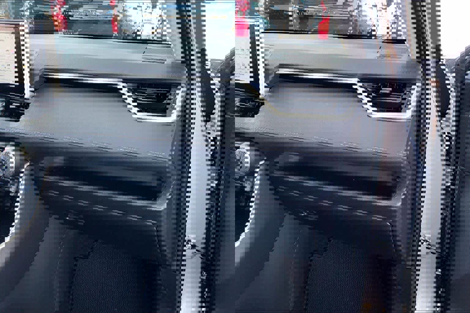 Used 2025 Toyota RAV4 XLE image 17