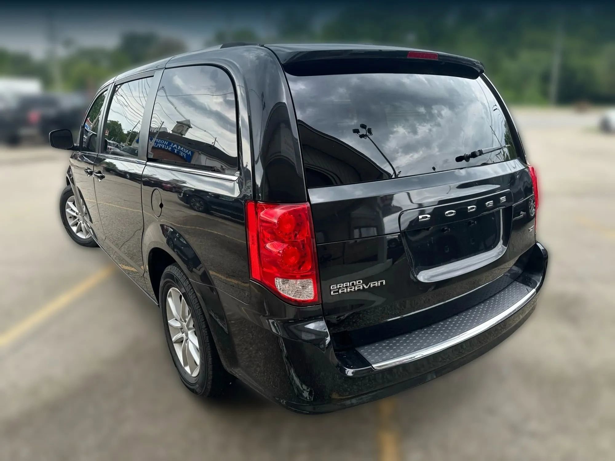 Used 2020 Dodge Grand Caravan SXT image 5
