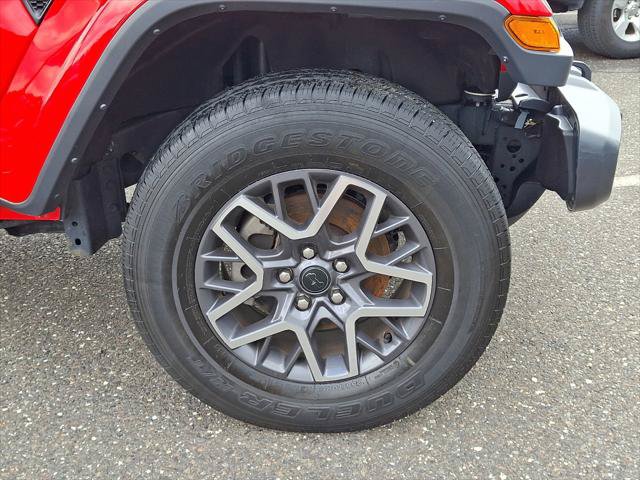 Certified 2025 Jeep Wrangler Unlimited Sahara AWD/4WD image 9
